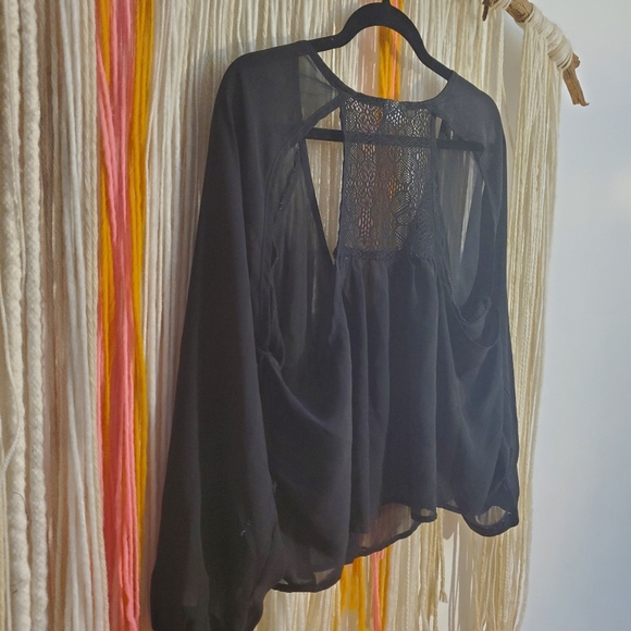 Lucy Love Sheer Top - Picture 4 of 4